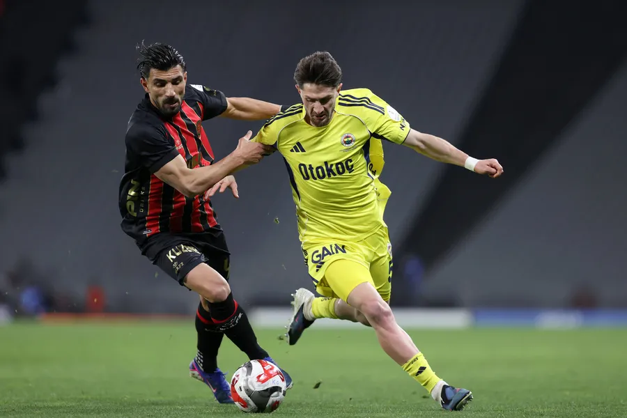 kanarya-zirve-yarisinda-kan-kaybetti-fenerbahce-fatih-karagumruke-maglup-oldu-1773429530765.jpg Kanarya zirve yarışında kan kaybetti! Fenerbahçe Fatih Karagümrük'e mağlup oldu - 4