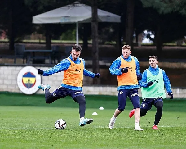 luiz-gustavo-ve-filip-novaktan-haber-var-fenerbahcede-alanyaspor-hazirliklari-1646669584462.jpeg Fenerbahçe'ye Gustavo ve Novak'tan iyi haber! - 1