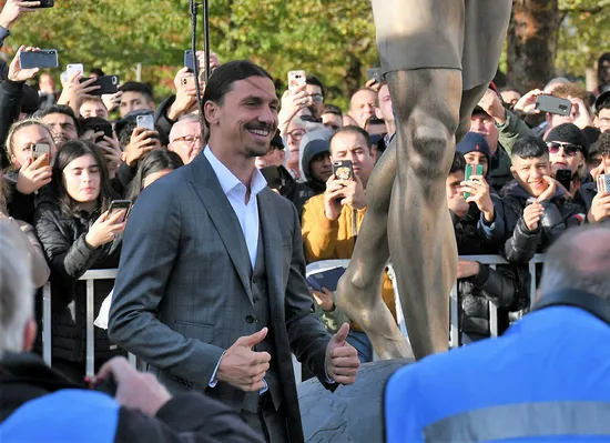 Ibrahimovic'in heykeli dikildi - 1