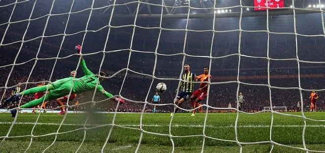 Galatasaray-Fenerbahçe derbisinde hakem ve VAR isyanı! İşte damga vuran kararlar