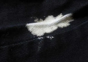 Çamaşır suyu lekesi nasıl çıkar?