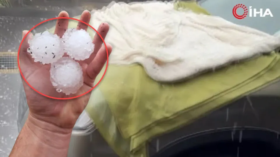 Golf topu büyüklüğünde dolu yağdı! Şiddetli fırtınada 2 ölü