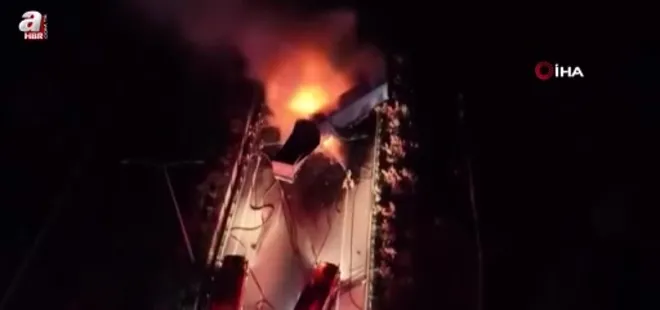 Manisa’da kaza yapan tırlar alev aldı