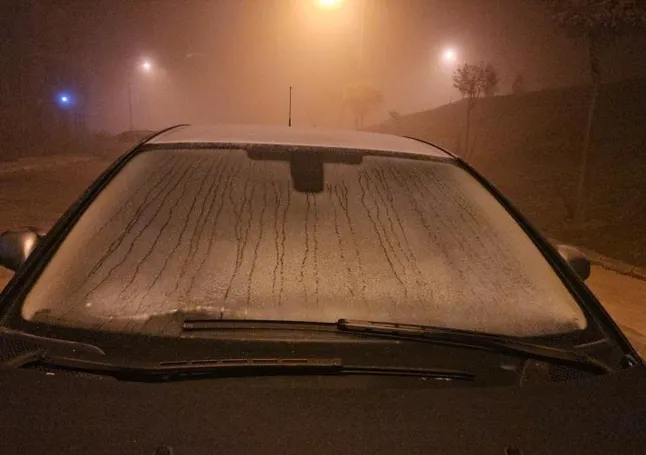 Elazığ’da dondurucu soğuk! Camlar buz tuttu