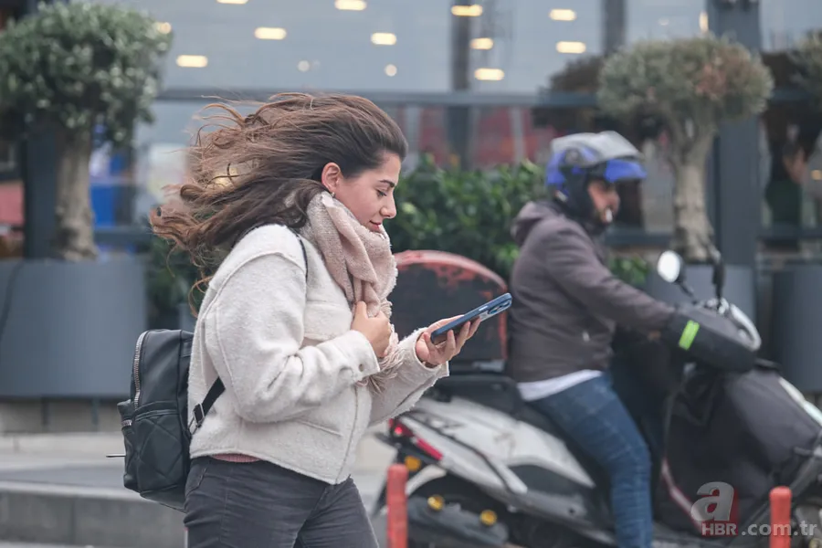 Yeni yağışlı sistem geliyor: Meteoroloji’den Marmara’ya kuvvetli fırtına uyarısı! İstanbul için saat verildi 4