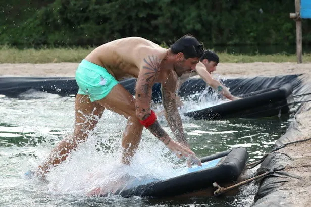 Survivor'da beklenmedik ayrılık... Survivor Barış Özbek neden yok, diskalifiye mi oldu? Acun Ilıcalı açıkladı... - 2