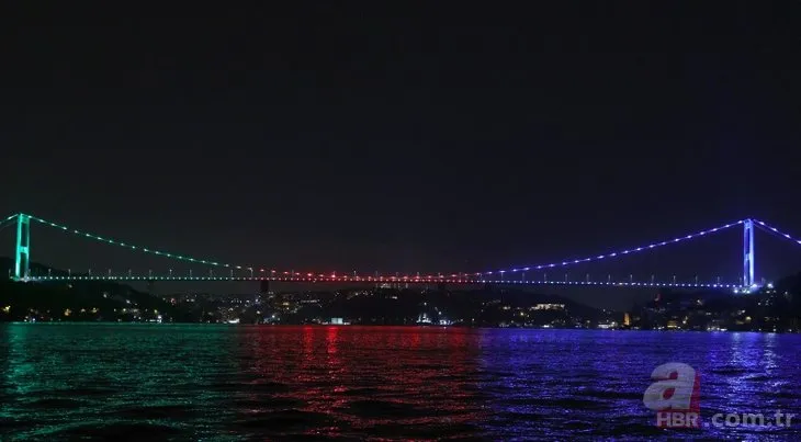 Fatih Sultan Mehmet Köprüsü Azerbaycan bayrağının renklerine büründü
