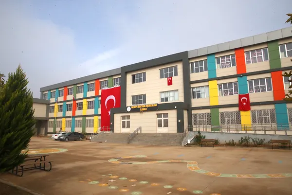 Karkamış’taki okulların duvarlarından terörün izi silindi