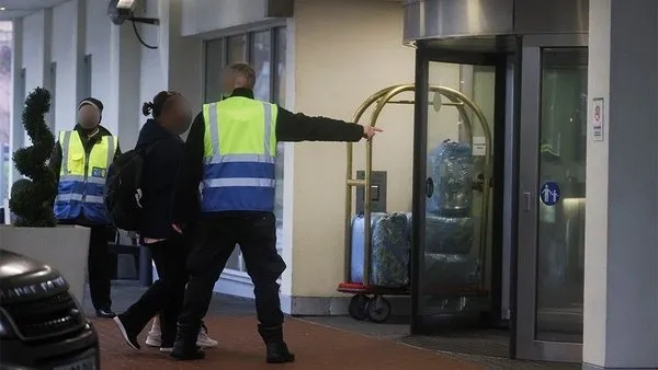 İngiltere'yi sarsan skandal! Karantina için gelen kadınlara alçak hareket - 4