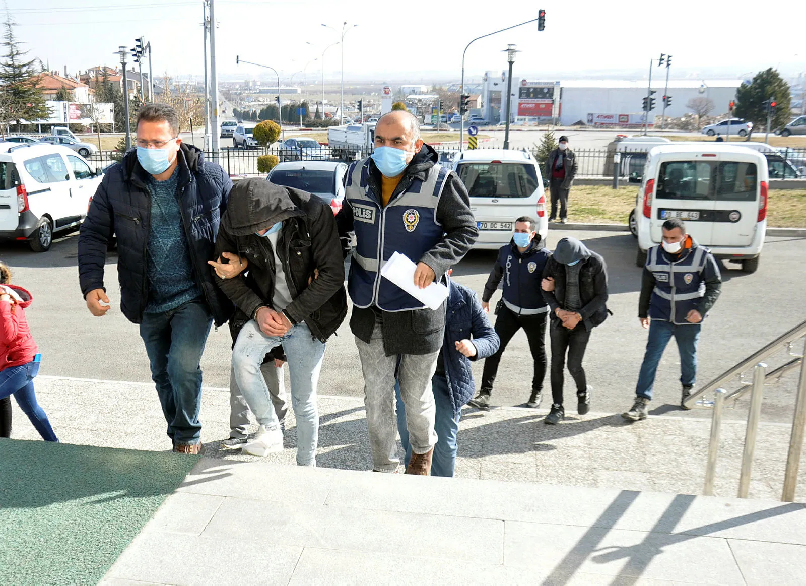 Video izleyip hırsızlığa kalkıştılar polis yakaladı