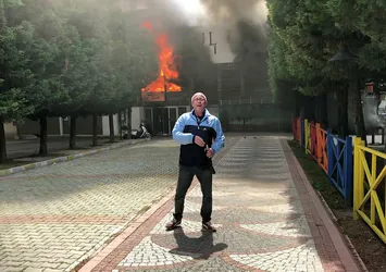 Son dakika haberi... İstanbul Beylikdüzü'nde Ekrem İmamoğlu'na isyan edip tesisi ateşe veren şahıs tutuklandı!