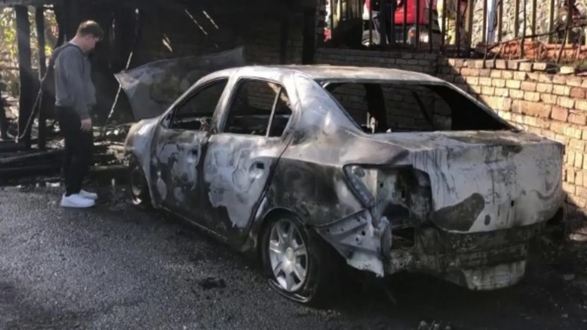 Beykoz'da korkutan yangını! Araç kullanılamaz hale geldi