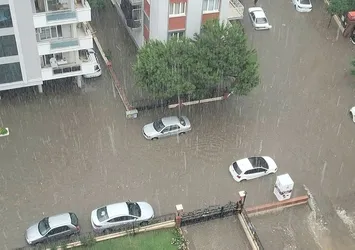 Sağanak yağış Aydın'ı da vurdu! Hastaneler, evler ve iş yerleri göle döndü! CHP'li belediye yetersiz kaldı vatandaş çileden çıktı