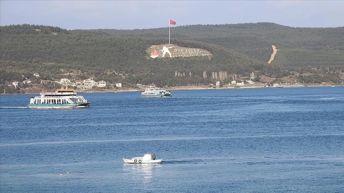 Çanakkale Boğazı'nda hareketli anlar! Gemi arızalandı