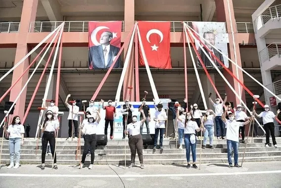 19 Mayıs’ta gençlerden rekor: Dünyanın en büyük resmini çizdiler - 8