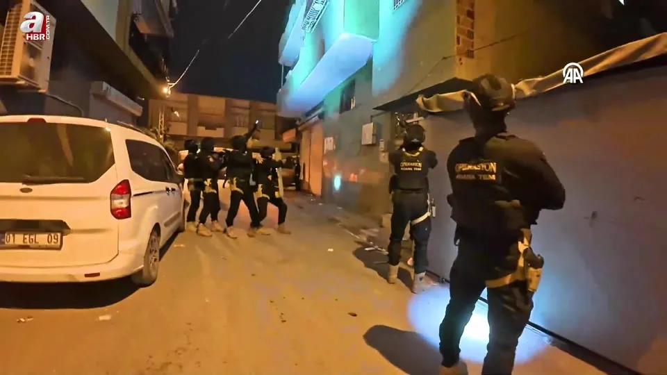 Adana’da terör örgütü DEAŞ operasyonunda 12 zanlı yakalandı