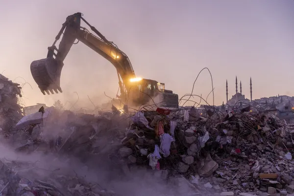 Deprem bölgesinde inceleme yapan uzmandan dikkat çeken açıklama: İlk kez karşılaştık! İşte binaların hasar görmesinin 3 ana nedeni