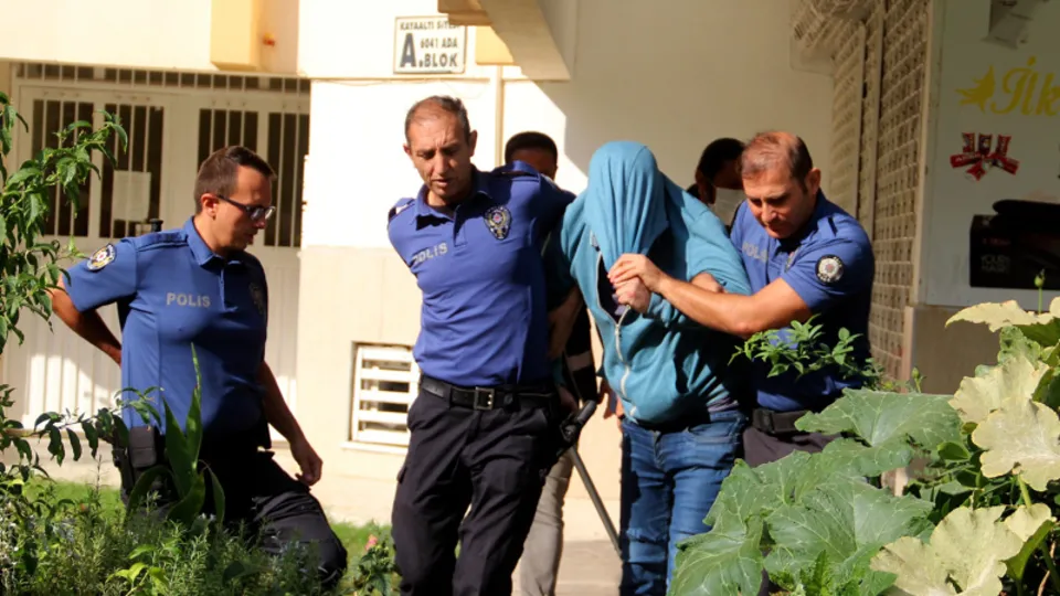 Antalya'da hareketli dakikalar! Komşuları isyan etti: Bombanın üzerinde oturuyoruz