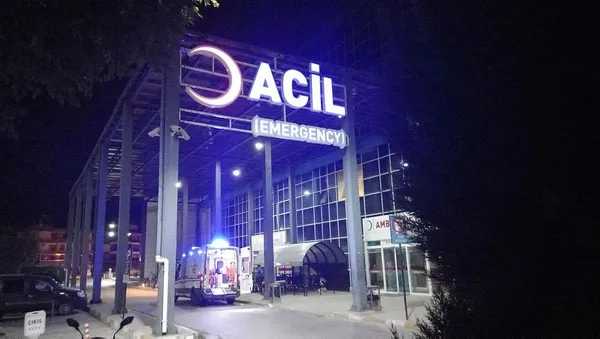 1690340789674.jpeg İzmir'de feci kaza! Otomobil motosikletle çarpıştı: 3'ü çocuk 7 yaralı - 2
