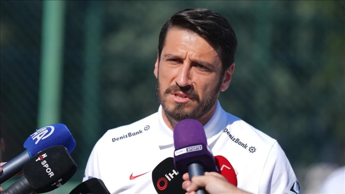 Ümit Milli Takım Teknik Direktörü Egemen Korkmaz bir anda yere yığıldı