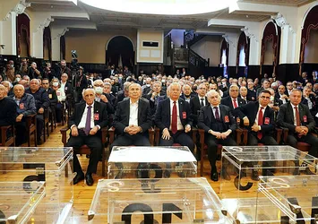 Galatasaray'da olağanüstü divan kurulu toplantısı başladı