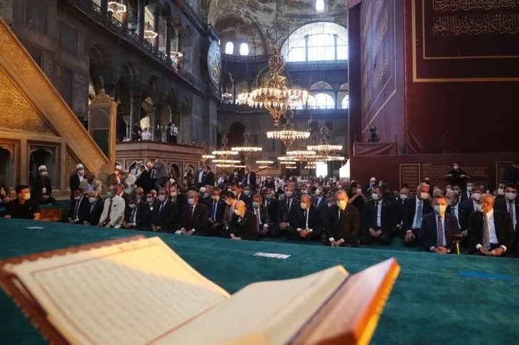 86 yıllık hasret bir cuma vakti vuslata erdi! Ayasofya Camii'nin ibadete açılışının yıl dönümü