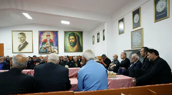 1660403415905.jpg Başkan Erdoğan'dan Hacı Bektaş Veli’nin Hakk’a yürüyüşünün 751. yıl dönümü anma programında önemli açıklamalar - 10