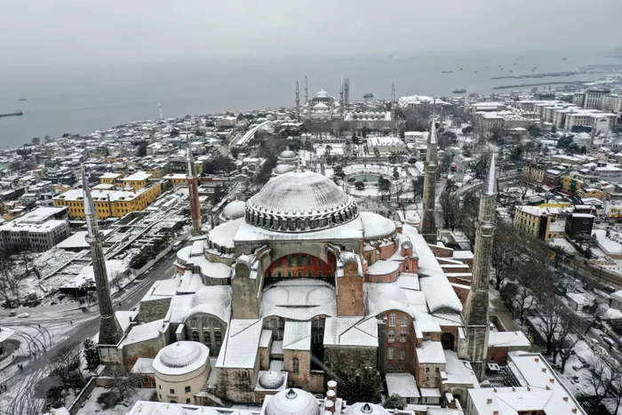 Meteoroloji peş peşe uyarmıştı! Aybar kar fırtınası İstanbul'u beyaza bürüdü! | İstanbul'da kar yağışı ne kadar sürecek? İşte son dakika kar haberleri - 7