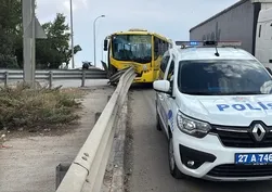 Gaziantep'te feci kaza: Halk otobüsü demir bariyerlere girdi, 9 yaralı var!