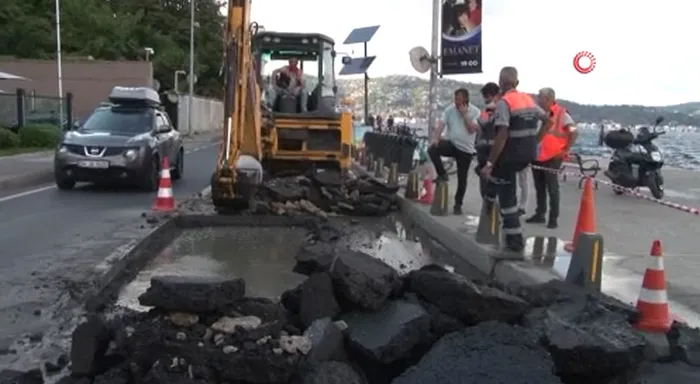 İstanbul Sarıyer’de İSKİ borusu patladı ana cadde çöktü! Yol trafiğe kapatıldı - 1