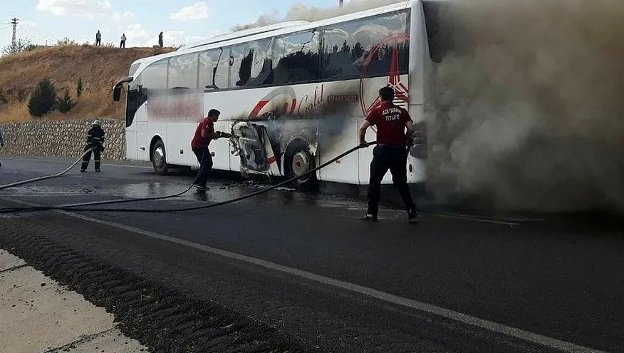 Adiyaman Da Otobus Alev Alev Yandi