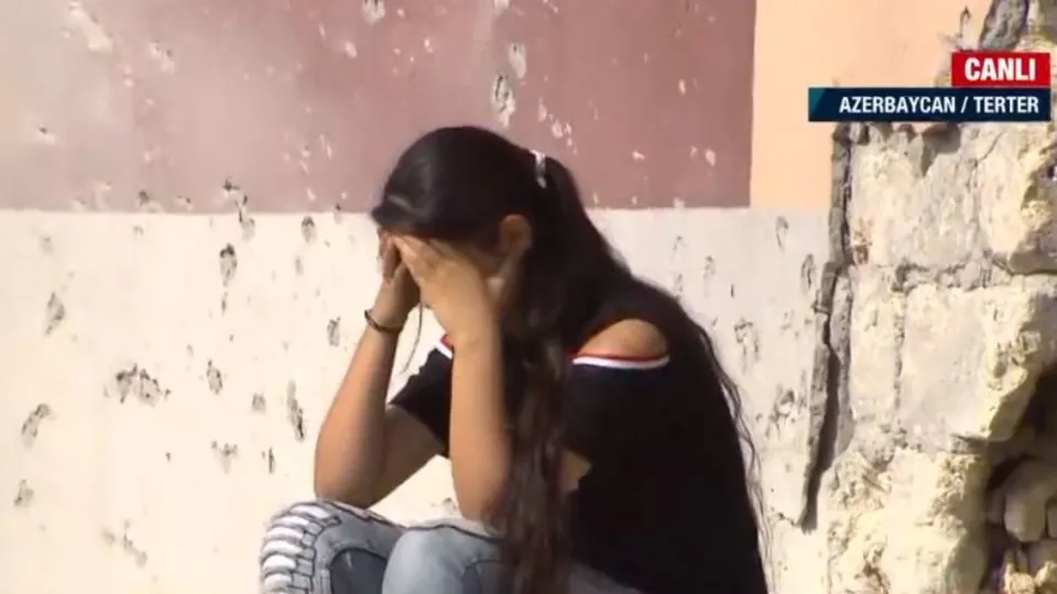 Son dakika: İşgalci Ermenistan'ın sivilleri hedef aldığı Terter'de sözün bittiği an! Evi yıkılan 15 yaşındaki Terane İsmailli: Ermenilerin bize karşı yaptığı soykırımı düşünüyorum