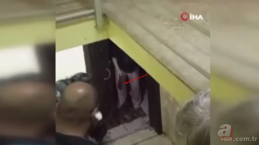 Yaşlı çift dehşet saçtı! Polise satırla saldırı girişimi kamerada | Kimyasal madde ile zehirlemeye çalıştılar 3