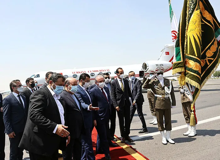 Son dakika: İran’ın yeni Cumhurbaşkanı İbrahim Reisi: Atom bombası ve nükleer silah haramdır! Komşu ülkelere flaş mesaj... - 2