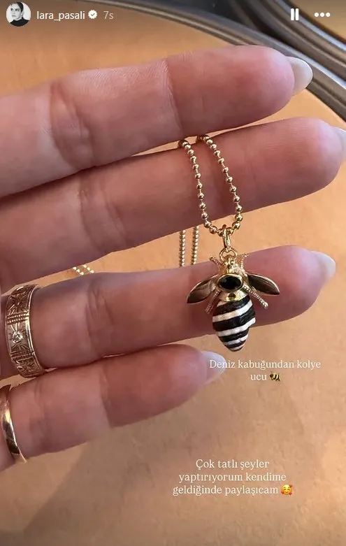 lara-pasalinin-paylasiminda-yuzuk-detayi-bosanma-iddialari-sonrasi-dikkat-cekti-1777471224060.jpg Kaynak: Instagram