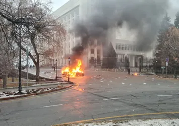 Son dakika: Kazakistan'da neler oluyor? Ülkede operasyonlar başladı: Vatana ihanet suçlamasıyla tutuklandı! 2 bin 500 asker ülkeye ulaştı