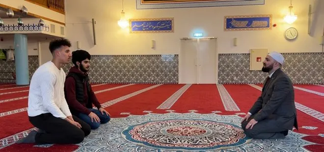 Hollanda’da Türk imam gece gündüz demeden İslam’ı anlatıyor! 150 kişinin hidayetine vesile oldu