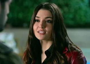 Hande Erçel'in bu halini görenler şok oldu! işte Hande Erçel'in makyajsız fotoğrafları...