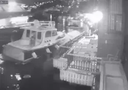 Üsküdar'da yalıya vapur çarptı! Kaza anları kamerada