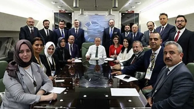 Son dakika: Başkan Erdoğan Çekya dönüşü uçakta gazetecilerin sorularını yanıtladı | Kılıçdaroğlu'na başörtüsü tepkisi: Siyaset fukarası