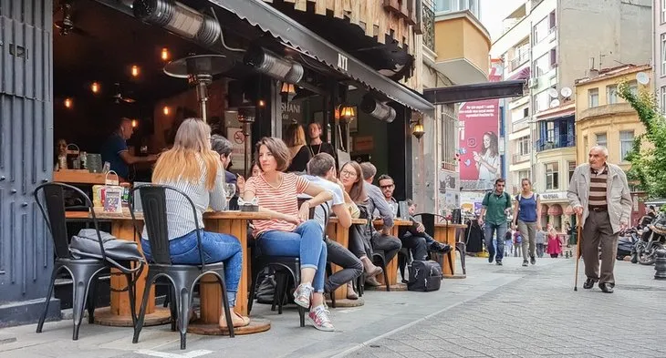 Kafeler açık mı, kapalı mı? 21 Kasım kafeler ve restoranlar ne zaman kapanacak? Saat kaça kadar açık olacak?