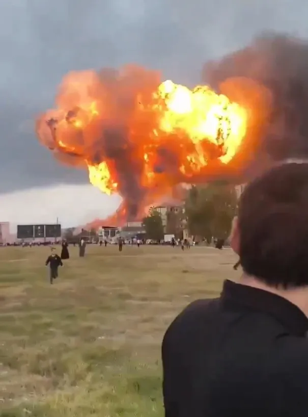 Çeçenistan Grozni’de benzin istasyonunda büyük patlama: Alevler gökyüzünü kapladı