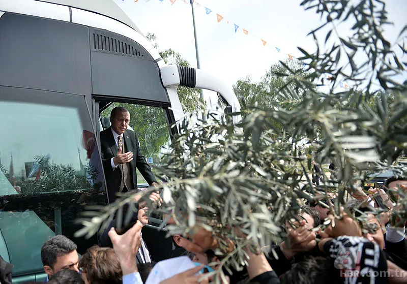 Cumhurbaşkanı Erdoğan, 105 yaşındaki Fikriye ninenin elini öptü 23