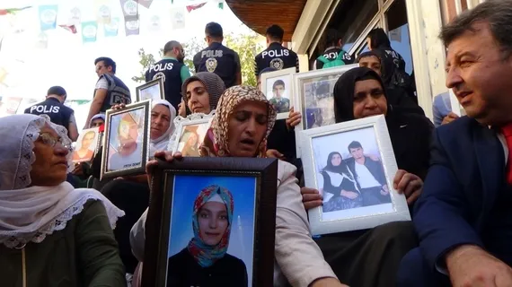 Diyarbakır annelerinin evlat nöbeti 30’uncu gününde! ’’Bin yıl da sürse buradan ayrılmayacağım’’