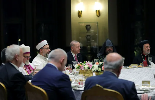 baskan-recep-tayyip-erdogan-dini-azinlik-gruplari-temsilcileriyle-iftarda-bulustu-1651001596921.jpg Başkan Recep Tayyip Erdoğan dini azınlık grupları temsilcileriyle iftarda buluştu - 3