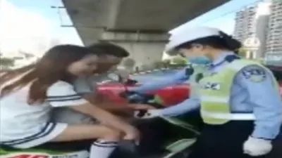 Kadın polise tokat attı ortalık karıştı