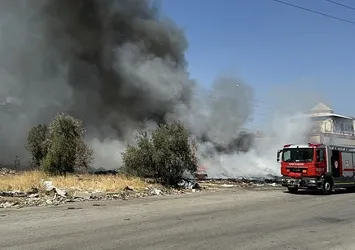 İzmir'de yangın çıktı! Dumanlar gökyüzünü kapladı