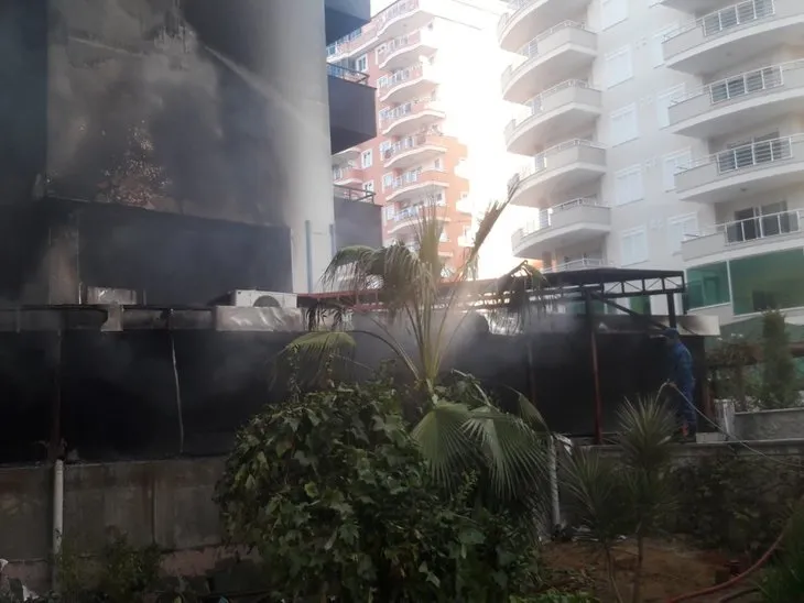 Antalya’da korkutan yangın! Ünlü otel alev alev yandı