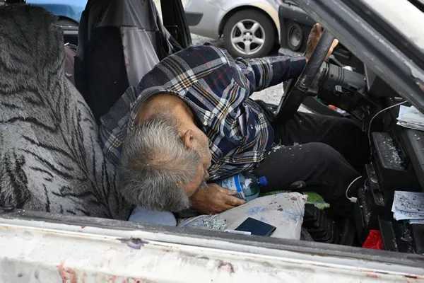 ukraynada-sivil-arac-konvoyuna-fuzeli-saldiri-ukrayna-ve-rusya-birbirini-sucladi-1664526043267.jpg Ukrayna'da sivil araç konvoyuna füzeli saldırı! Ukrayna ve Rusya birbirini suçladı - 4