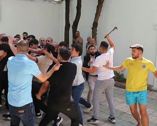 1695666330998.jpg Faik Öztrak'tan CHP kongrelerindeki kavgalara ilişkin şoke eden savunma: Uygar tartışmalar - 3